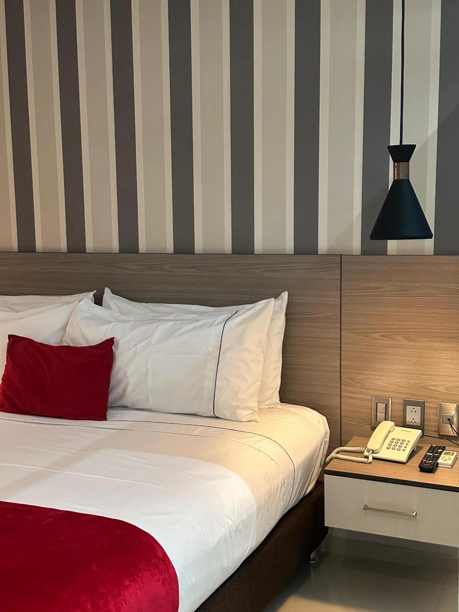 Hotel Santa Clara Boutique มอนเตริอา ภายนอก รูปภาพ