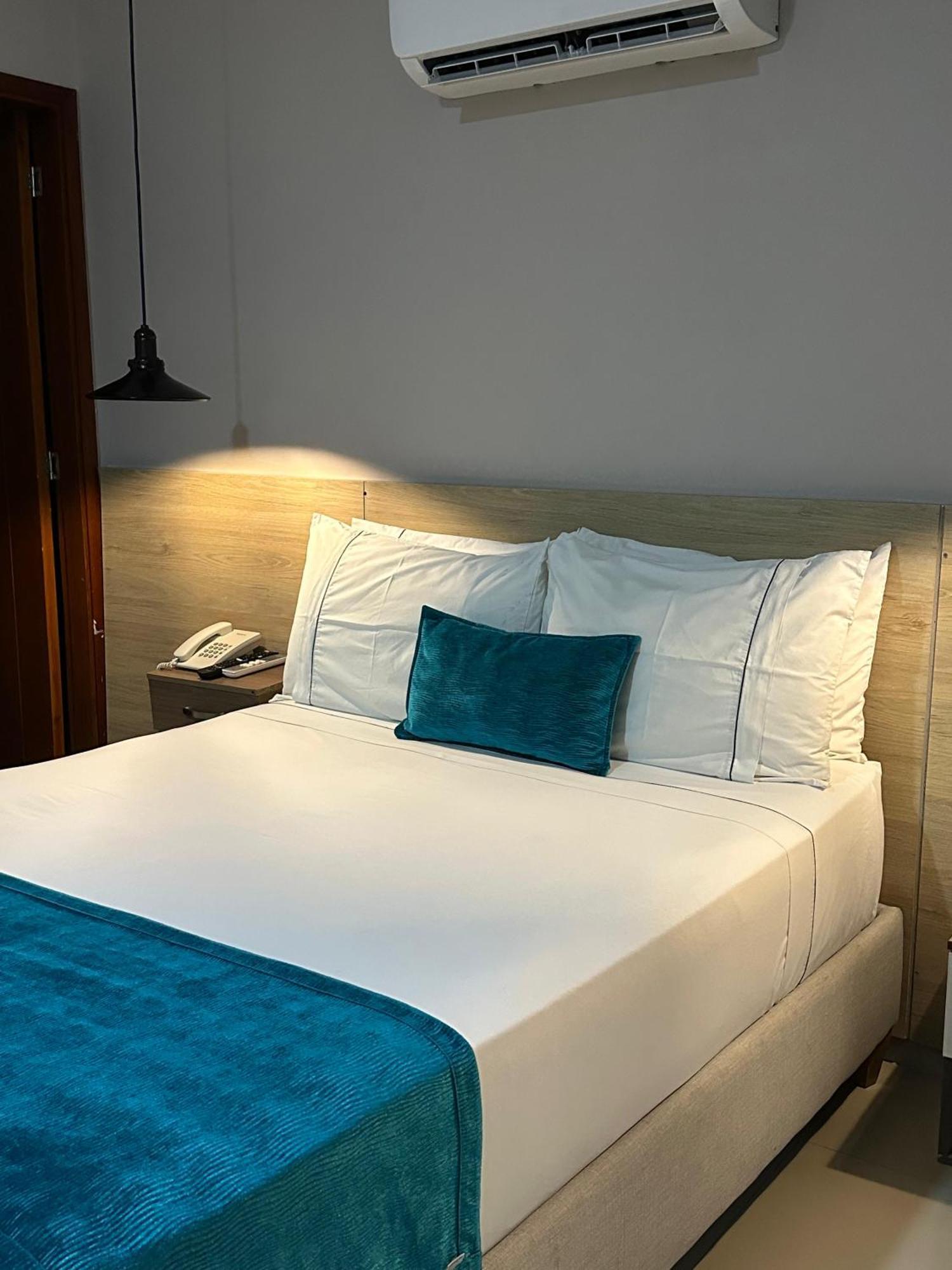 Hotel Santa Clara Boutique มอนเตริอา ภายนอก รูปภาพ